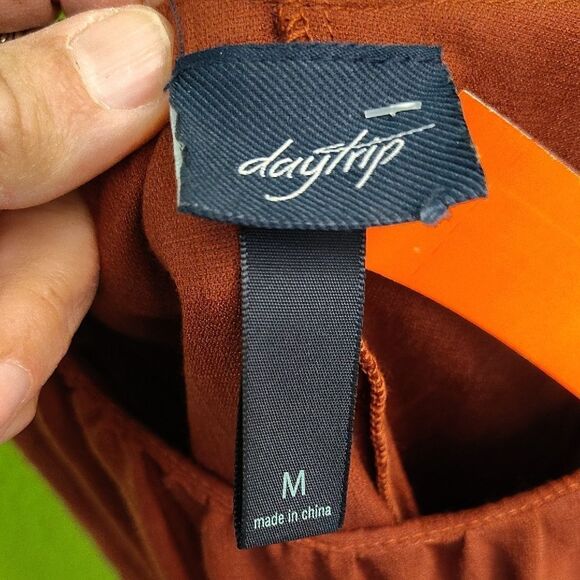 Daytrip Brown Sleeveless Tie Front Tiered Camisole - Picture 2 of 3